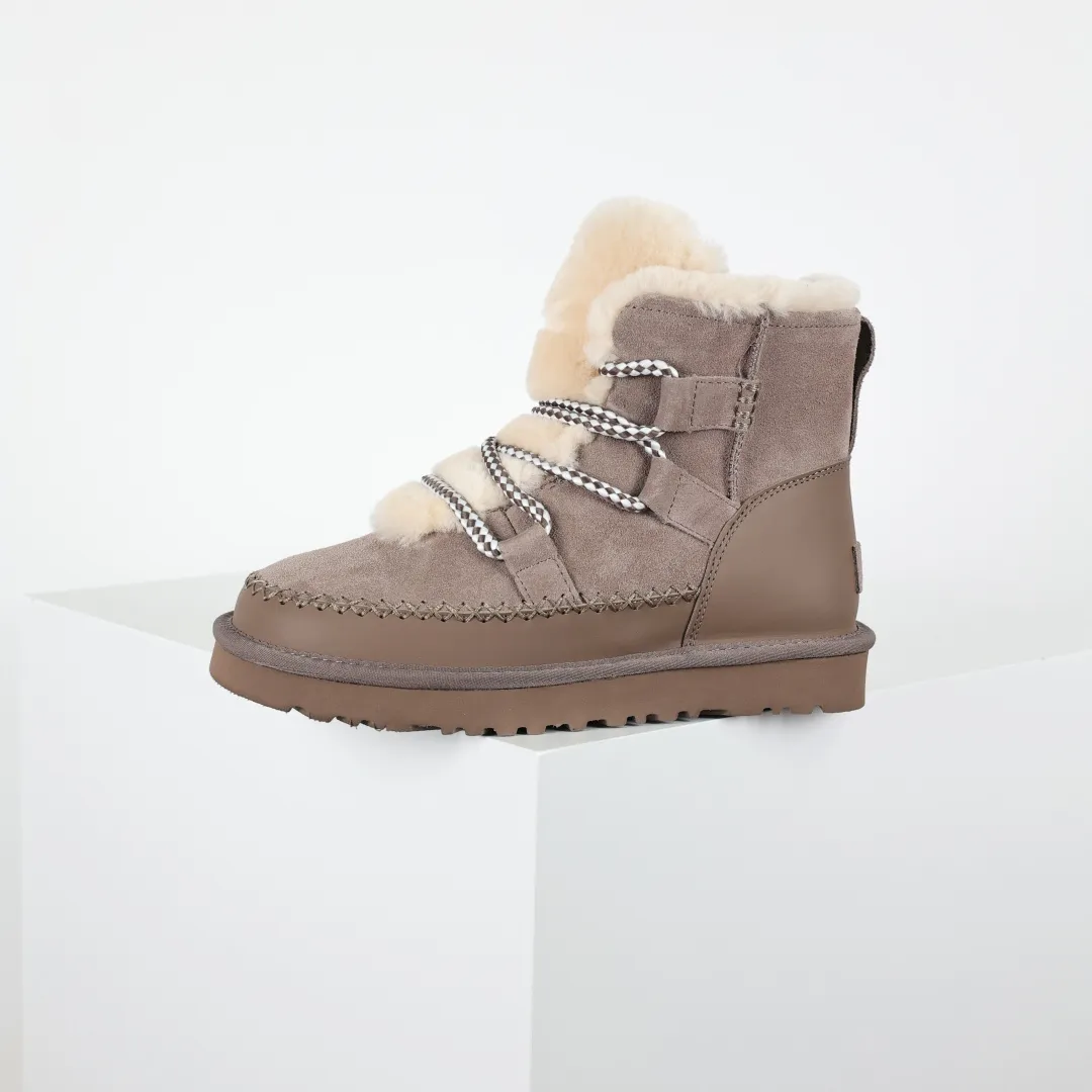 Copywriting price 💰720 The core recommendation is good price UGG sheepskin and fur integrated snow boots for women. Exclusively for foreign trade on the foreign trade platform. UGG new snow boots 1174574. Produced by the production line of ten-year-old brand shoemaking factories. Pay attention to every detail. Longfeng A-grade genuine sheepskin and fur integrated. Completely built in accordance with the ZP process. Size: 35 36 37 38 39 40